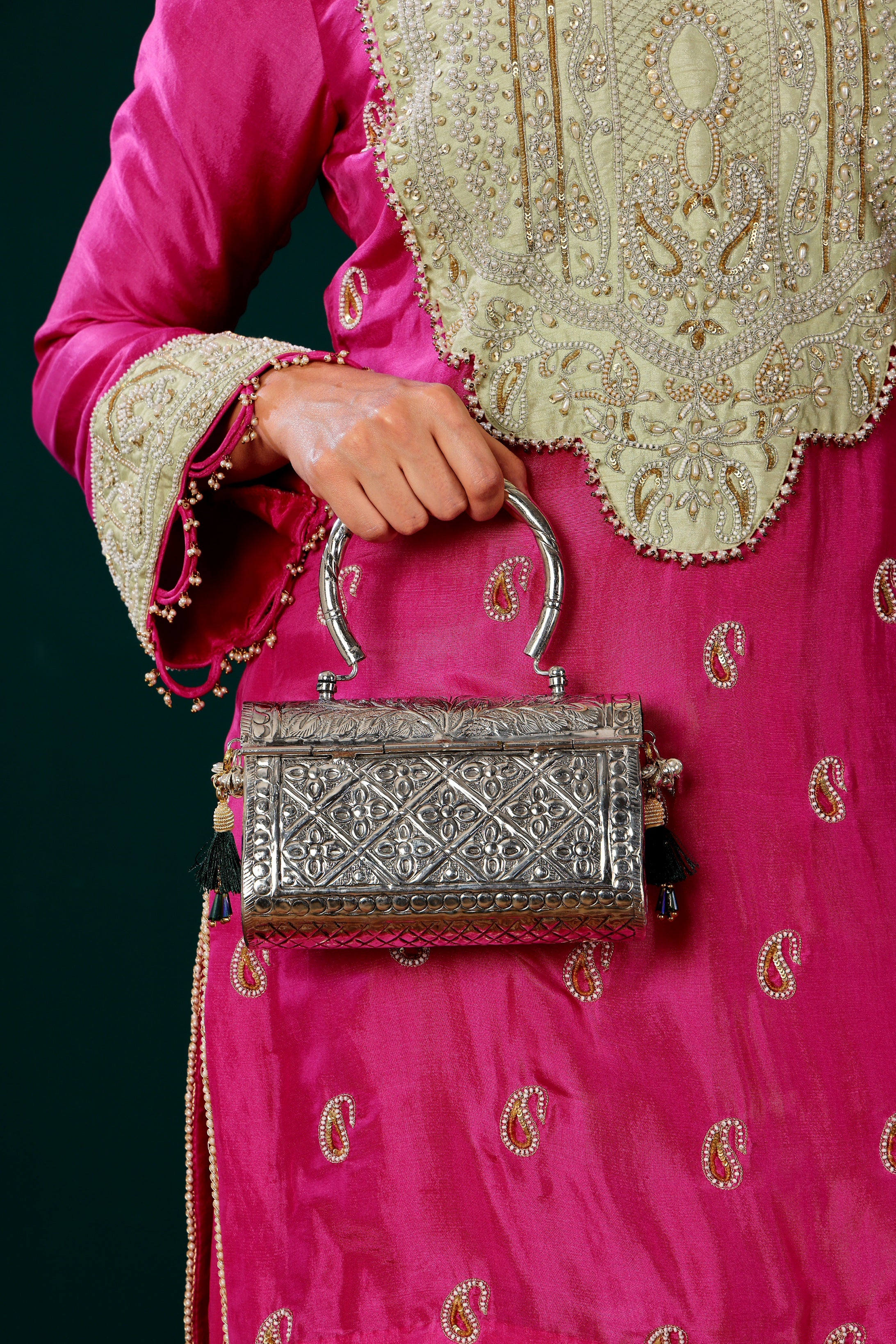 Advika bag in silver Secondary image
