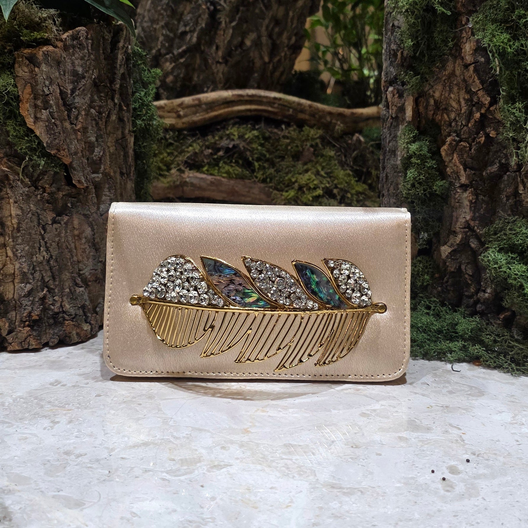 Abalone crystal leaf handle clutch