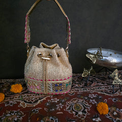 Gotapatti bucket bag
