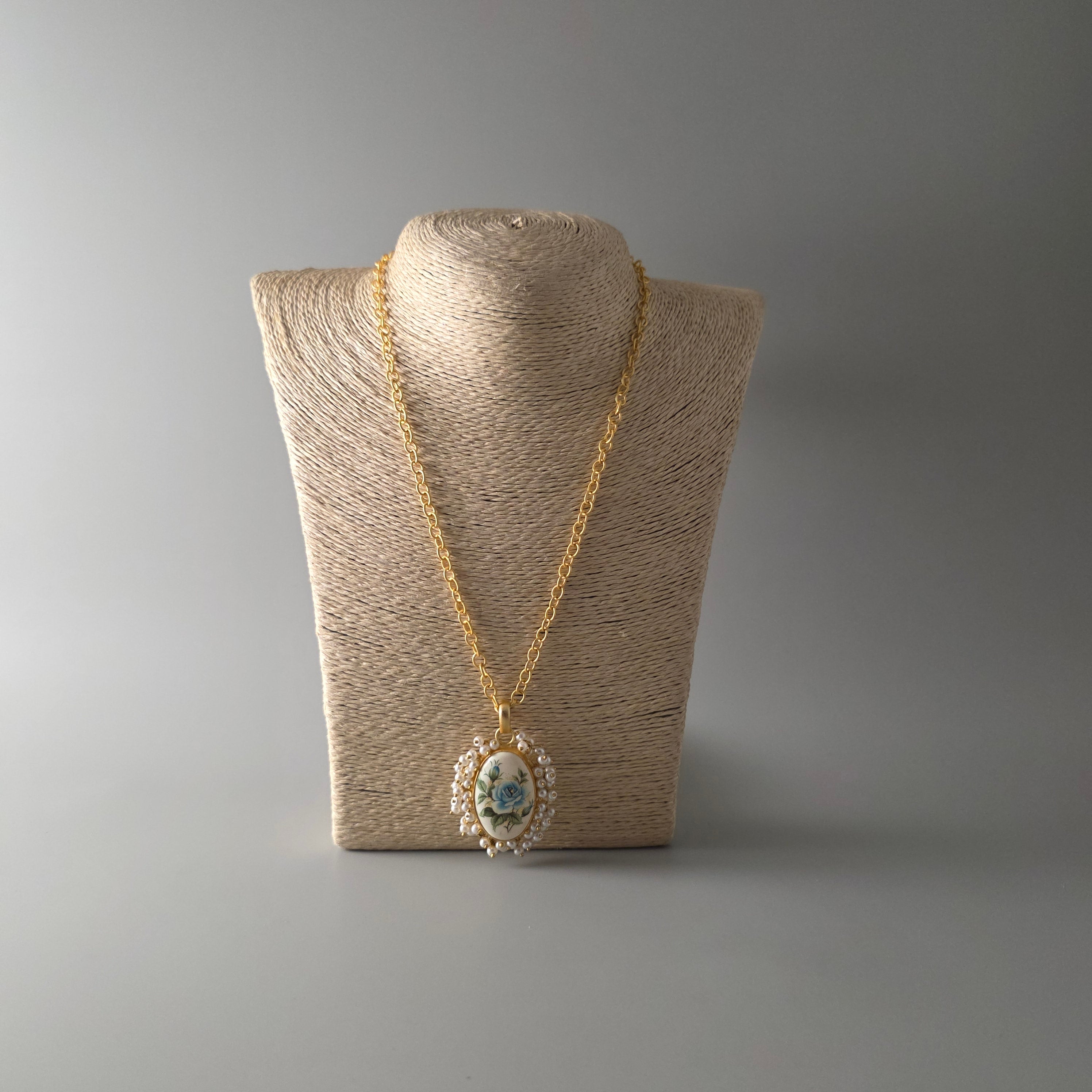 Rose painting shell Pendant with chain Main image