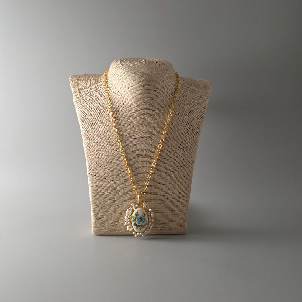 Rose painting shell Pendant with chain