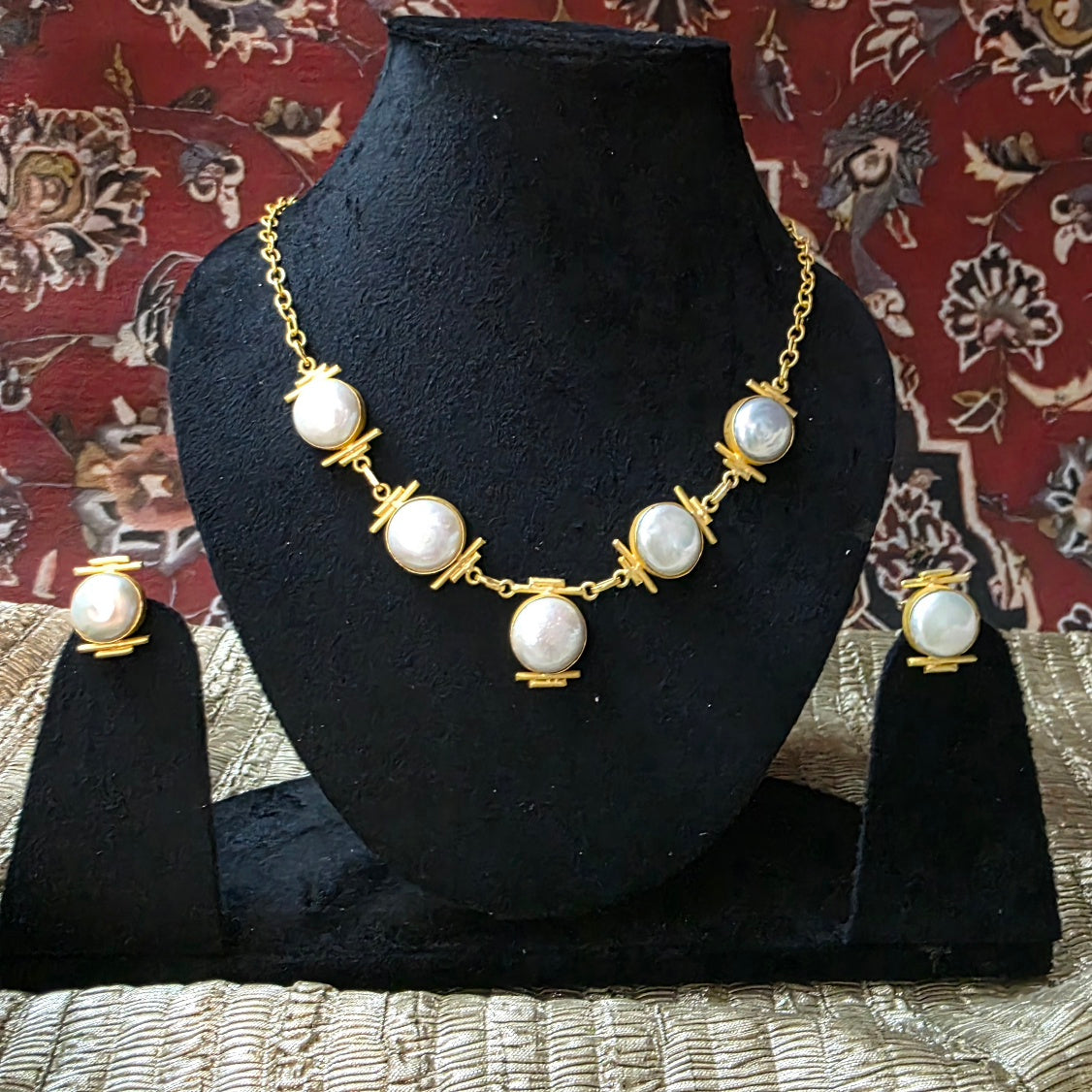 Pearl Necklace Set Secondary image