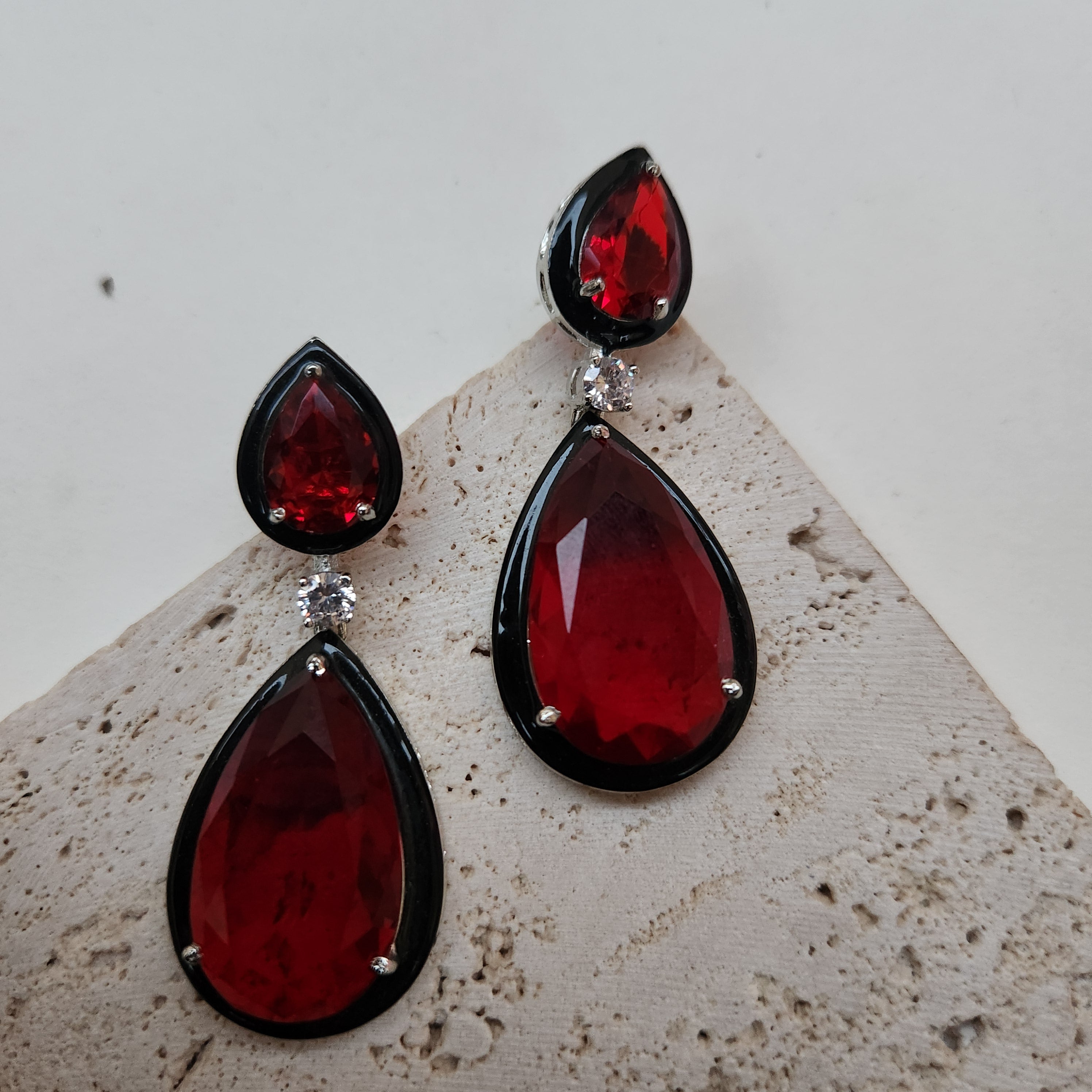 Double Stone Droplet With Black Enamel
