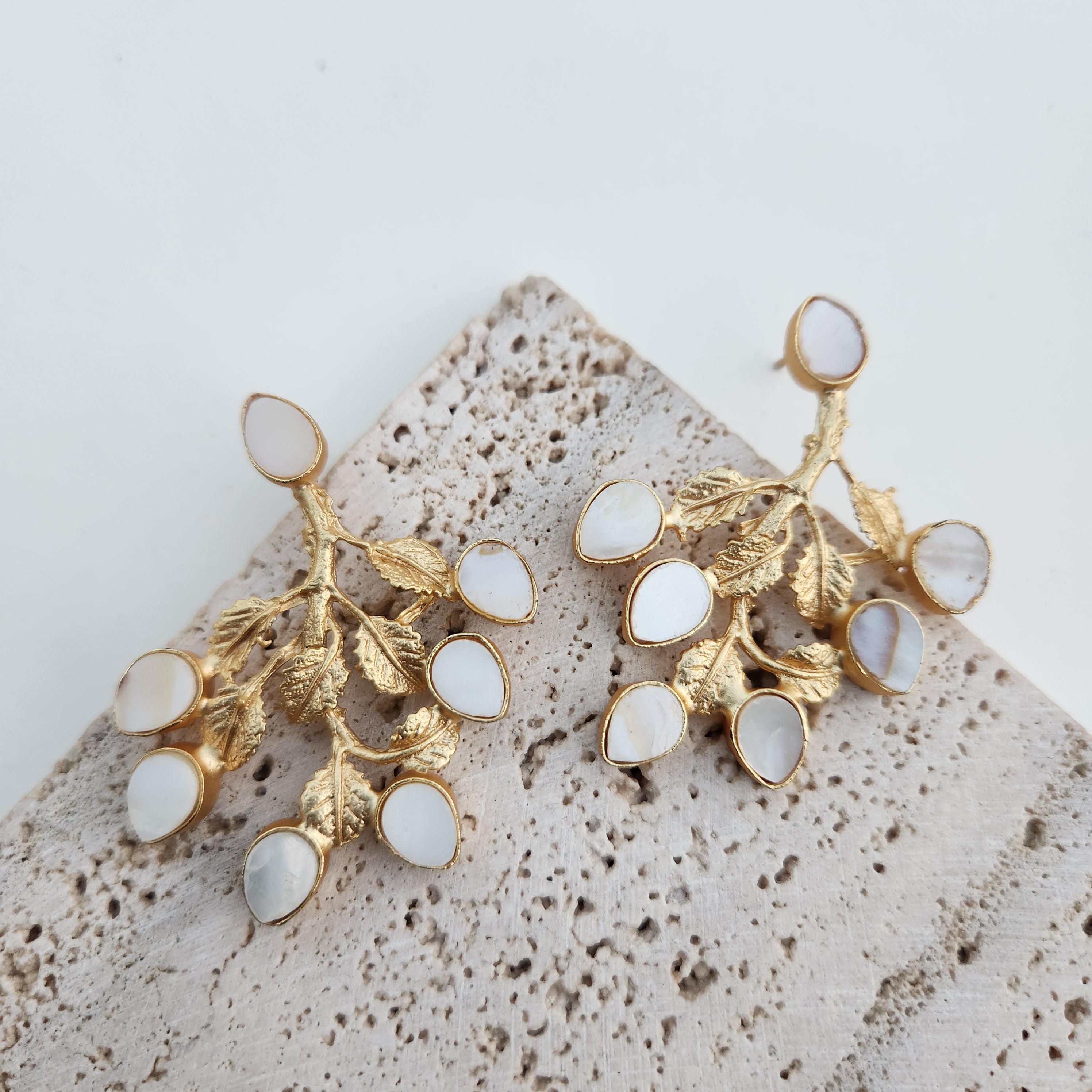 Mother of pearl leaf danglers Secondary image