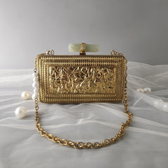 The Sara Clutch