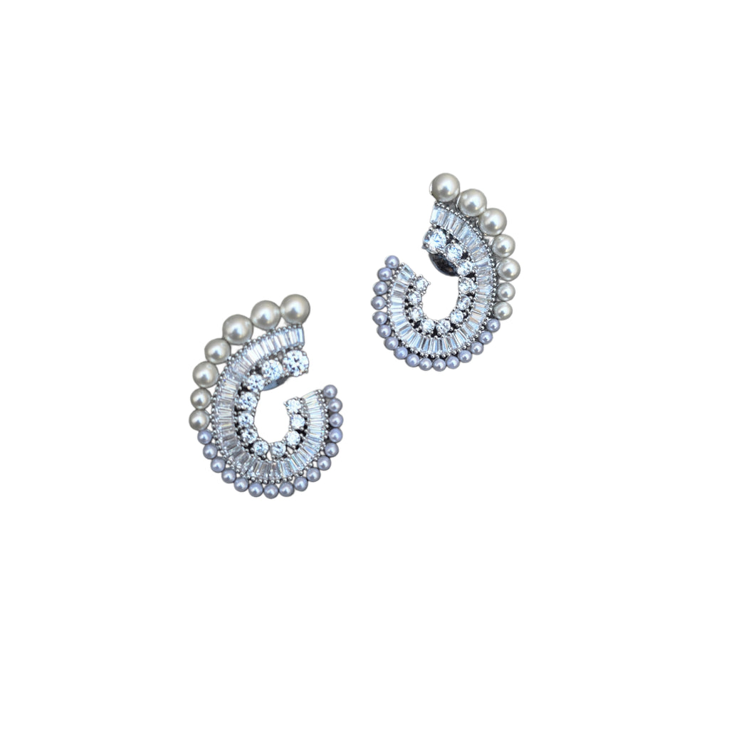 Hallo zirconia and pearl studs