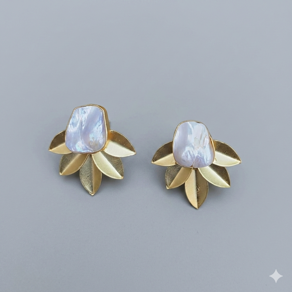 Pearl chip leaf studs Secondary image