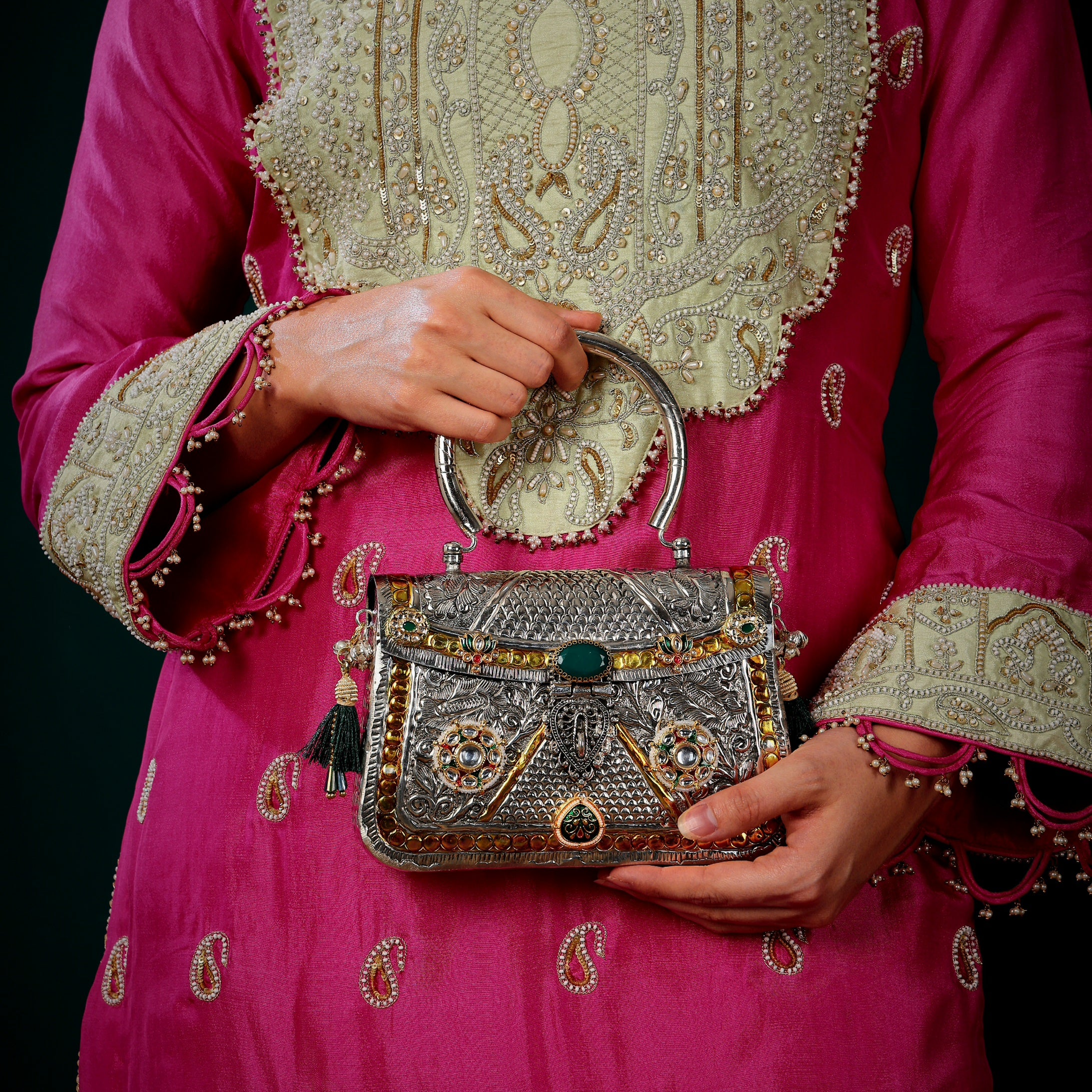 Anwesha bag in silver