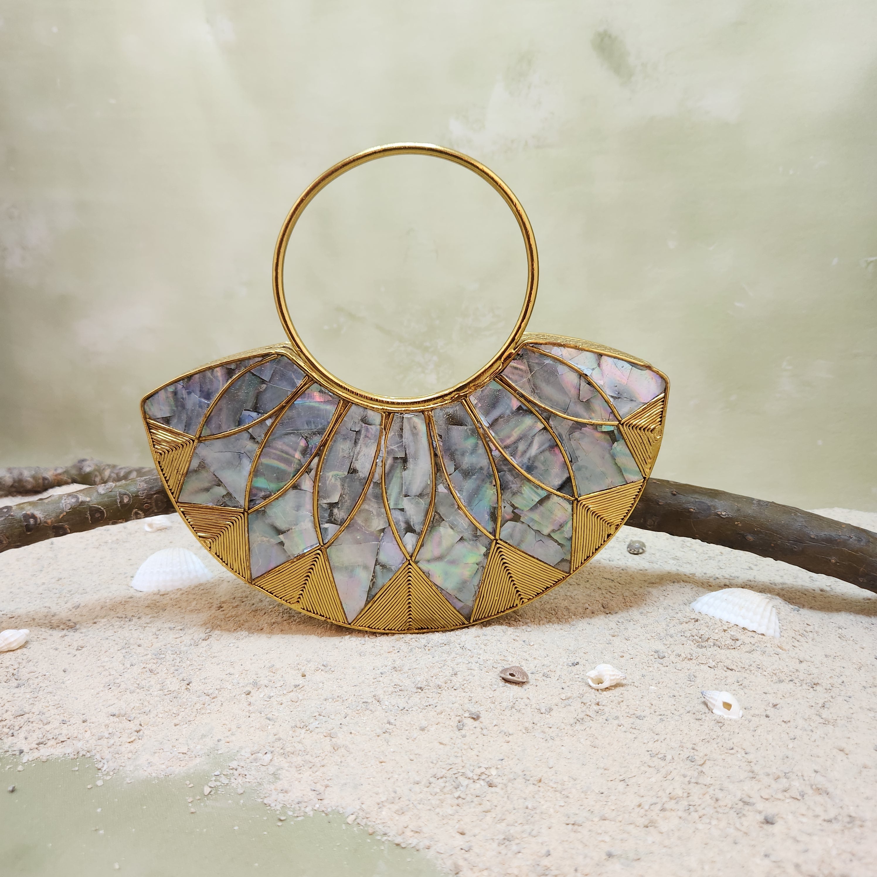 Aaliyah Bag in gold with  black mother of pearl Secondary image