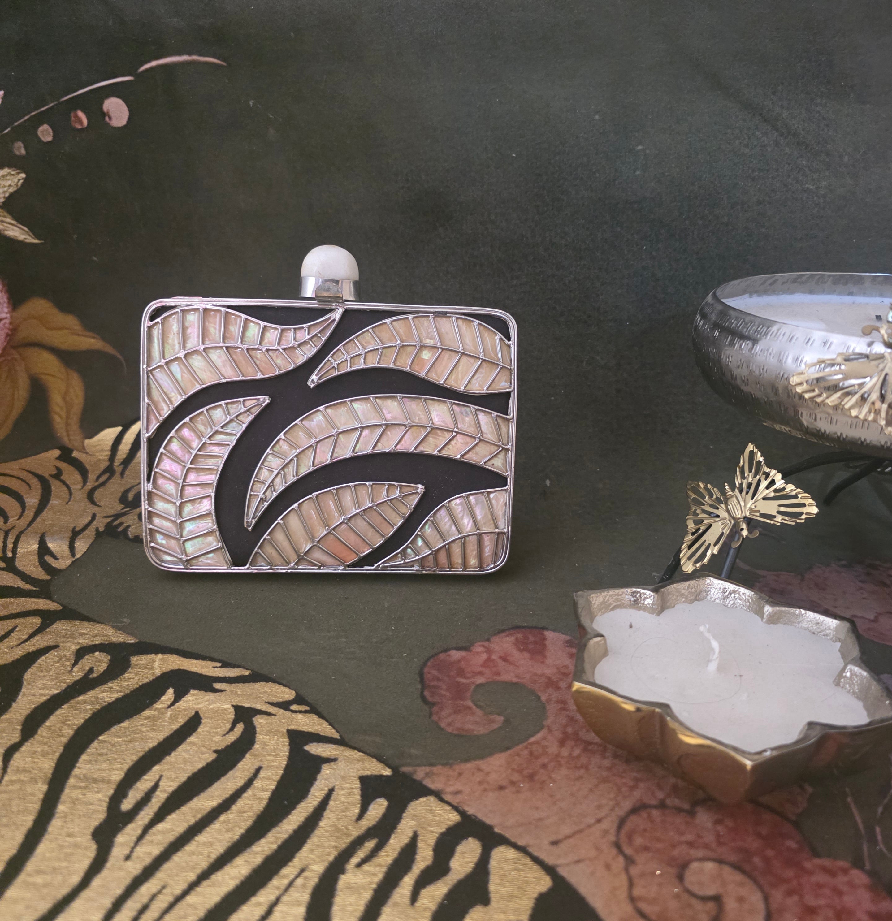 Aarohi clutch [ silver] Main image