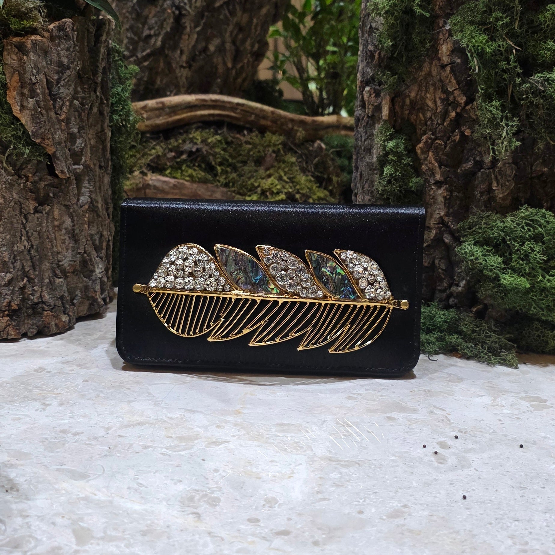 Abalone crystal leaf handle clutch Secondary image