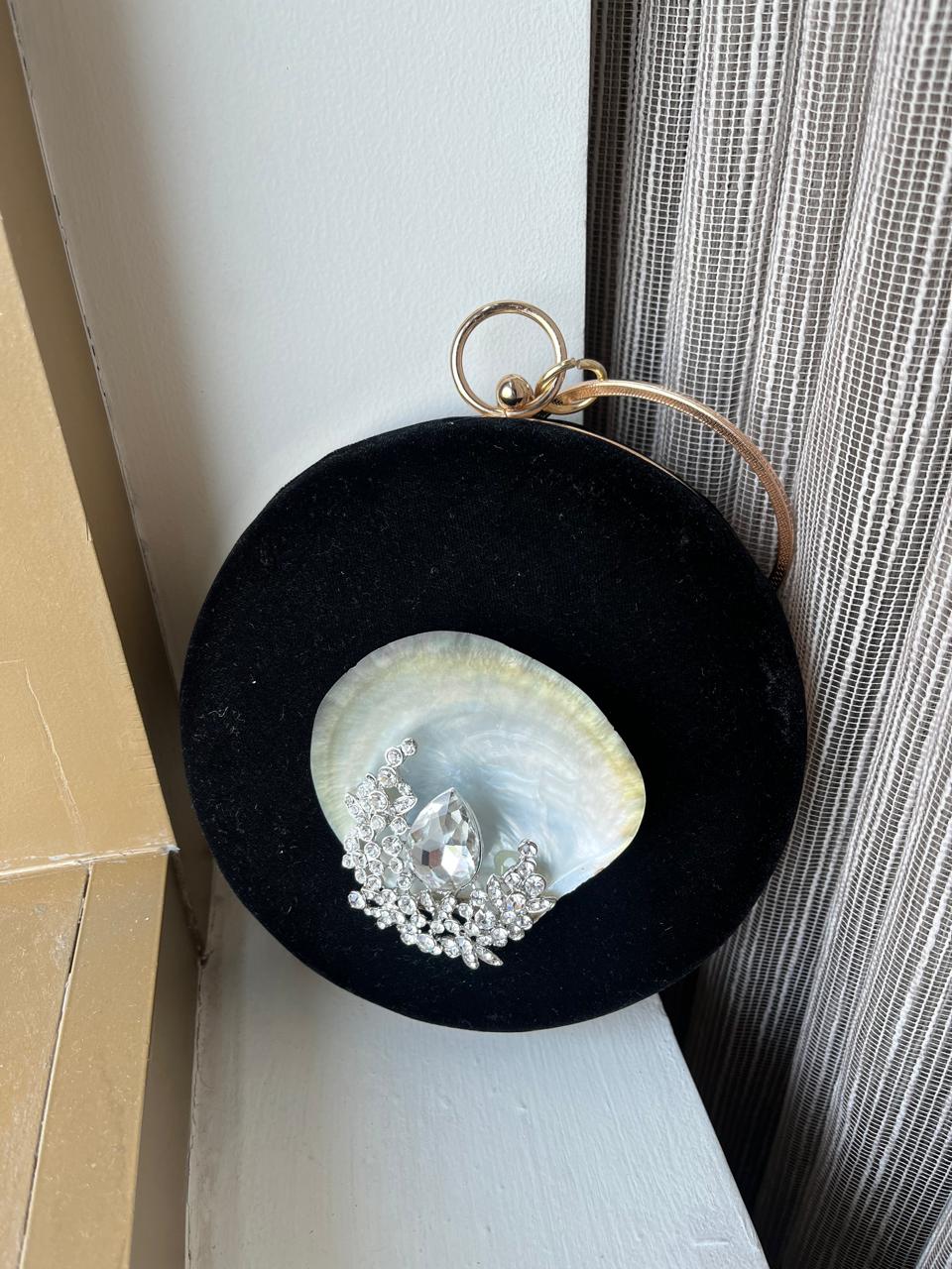 Round Velvet Shell Bag in Black Main image