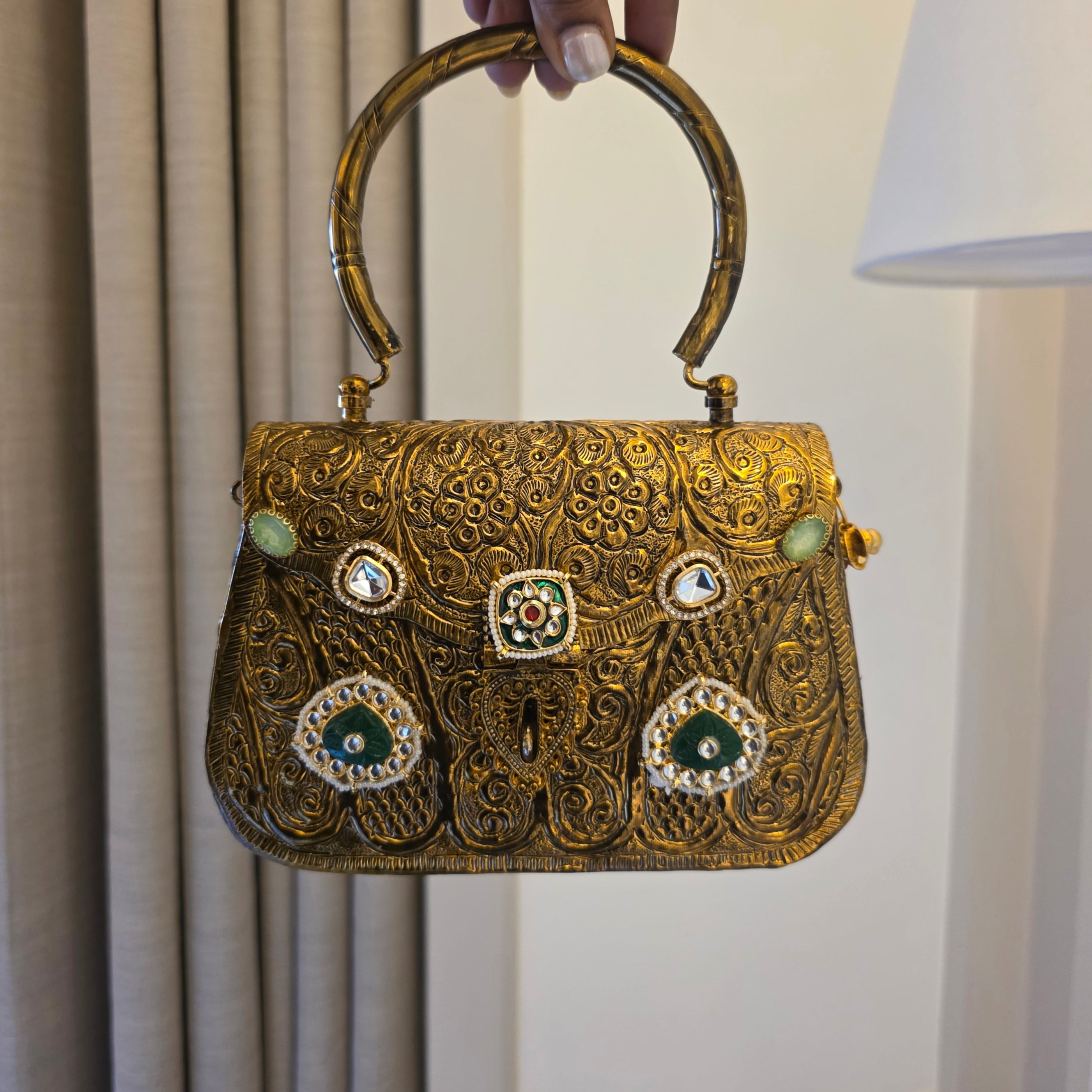 Nora bag in antique gold Secondary image