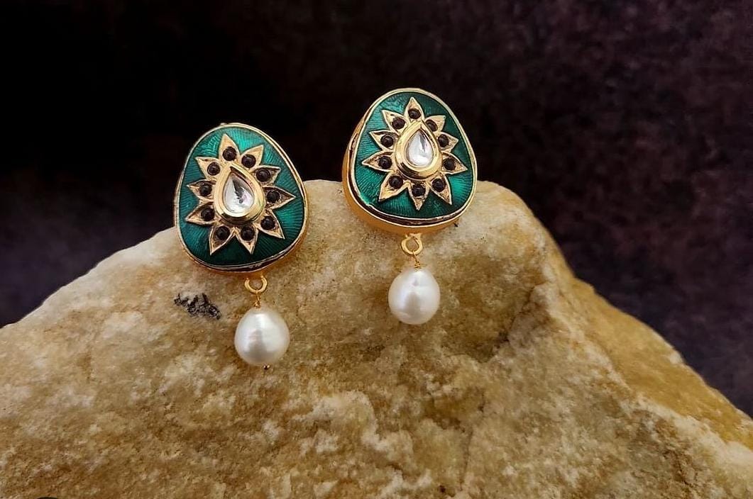Meenakari Kundan Studs with Pearl Hanging [green] Main image